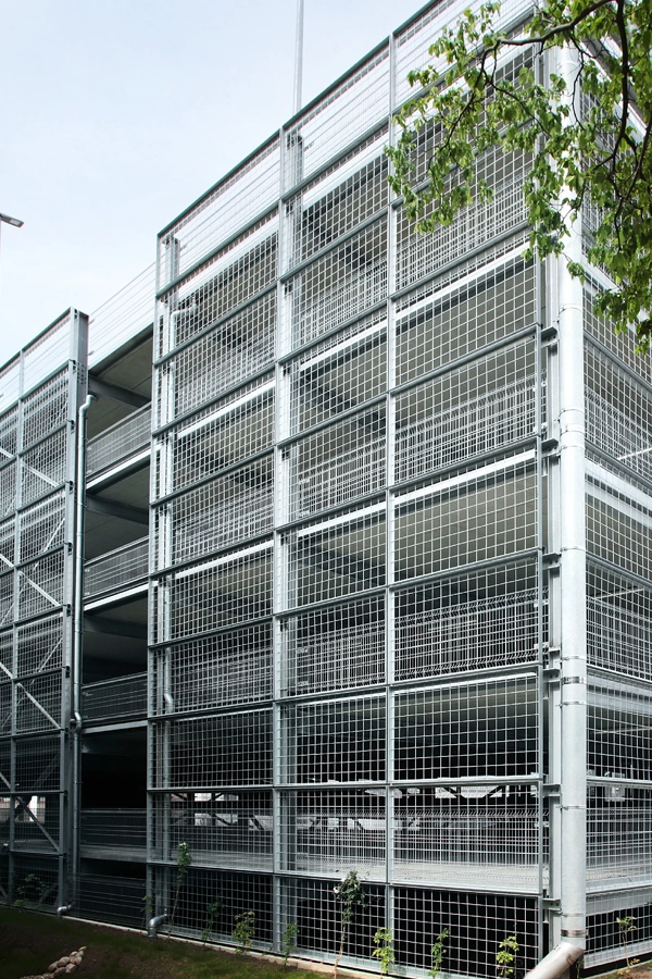 Außenansicht Treppenhaus Parkhaus