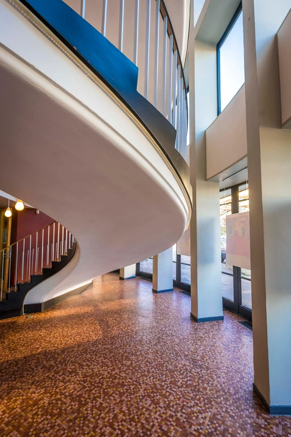 Treppe innen Kultur und Bildung